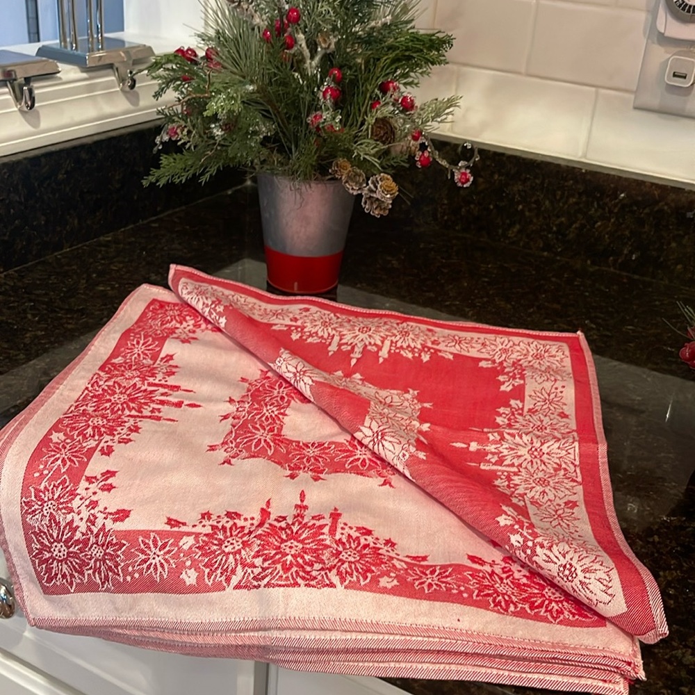 Set of 10 Vintage Cloth Holiday Napkins 15 inch Square.